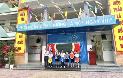 Buổi Chào cờ đầu tuần 30