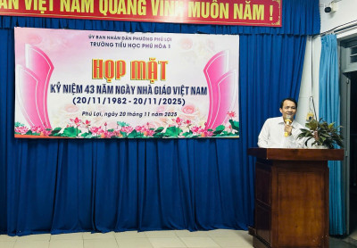 Họp mặt ngày nhà giáo Việt Nam 20-11