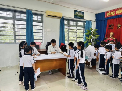 Khám sức khỏe định kỳ cho học sinh năm học 2025-2026