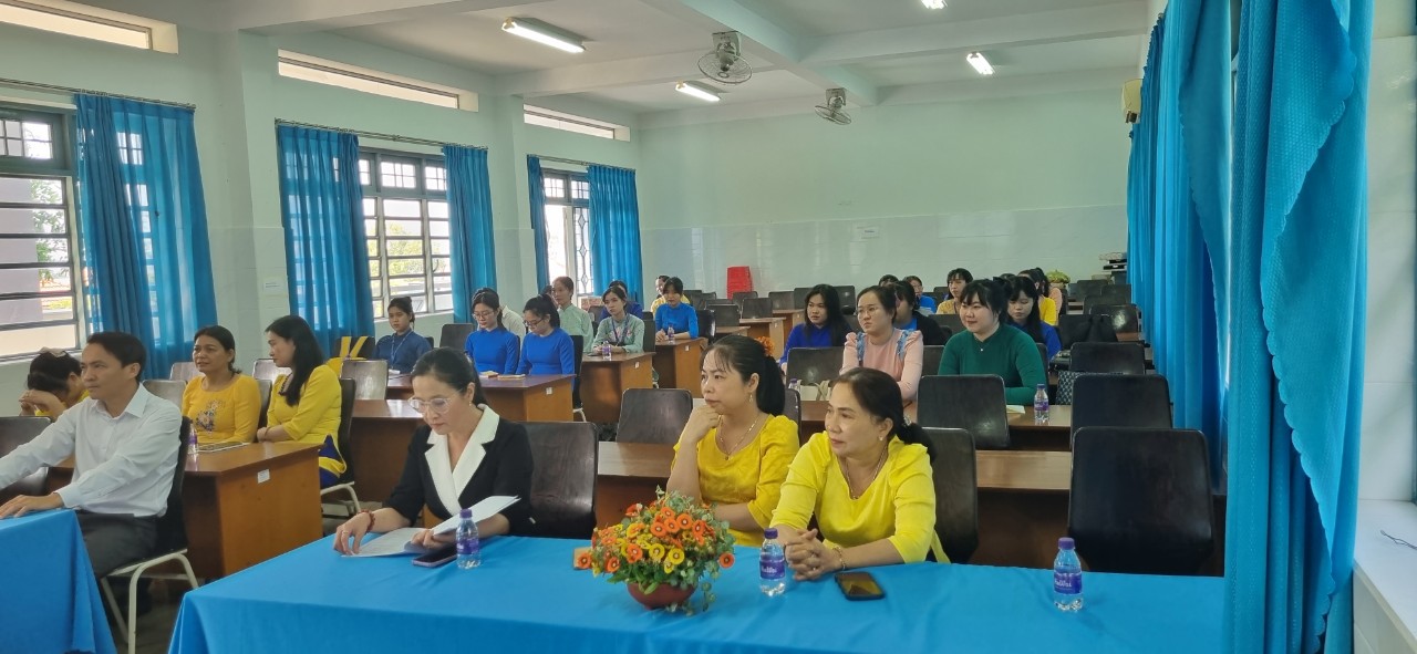 Trường Tiểu học Phú Hòa 1 đón đoàn thực tập sư phạm