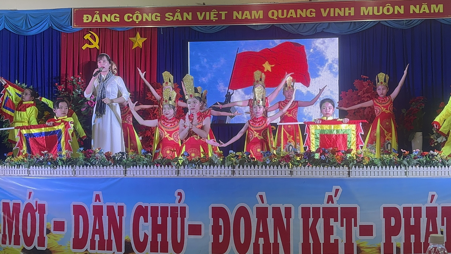 Tham gia thi tuyên truyền sách